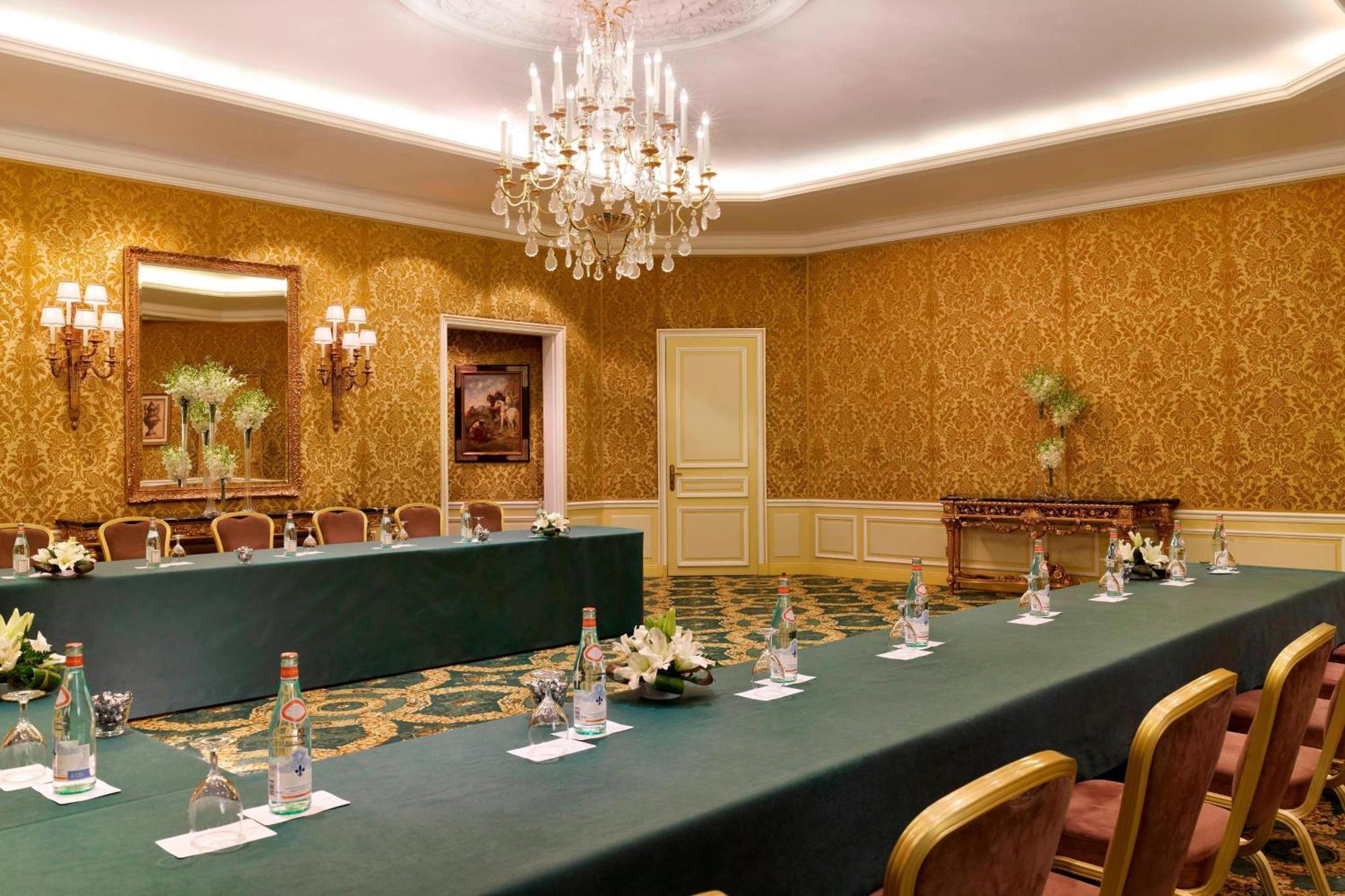 Le Meridien Al Khobar Exterior foto The meeting room of the G7