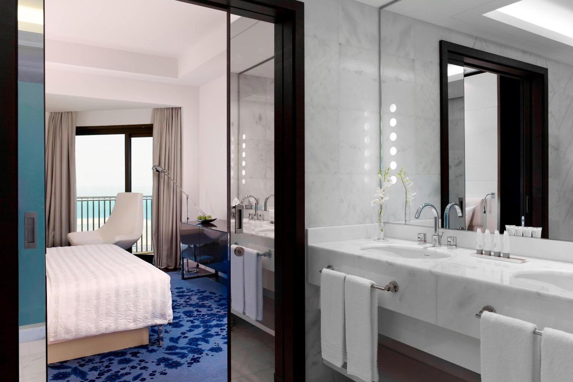 Le Meridien Al Khobar Exterior foto A guest room at the hotel